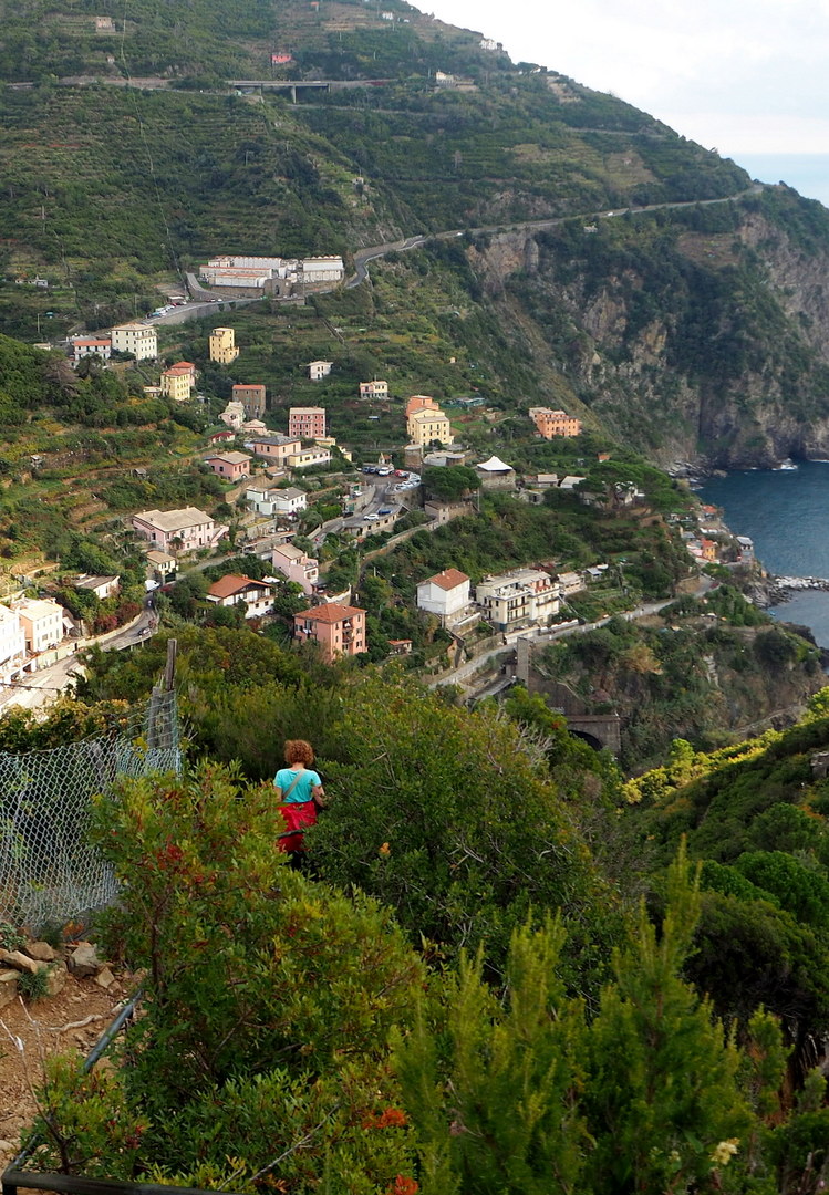 Looking south on the trail from Manarola to Riomaggiore, Cinque Terre